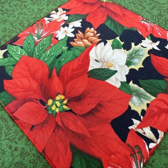Christmas Placemats Set of 4 Holiday Poinsettia Quilted Fabric Red Green - Picture 5 of 8